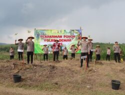 500 Pohon Jati Ditanam di Demak untuk Mitigasi Bencana