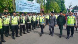 Apel gelar pasukan Operasi Lilin Candi 2025 di Jalan Veteran, Batang, Jumat 19 Desember 2025 (Pemkab Batang)