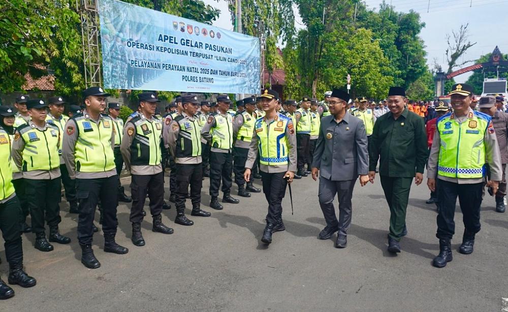 Apel gelar pasukan Operasi Lilin Candi 2025 di Jalan Veteran, Batang, Jumat 19 Desember 2025 (Pemkab Batang)