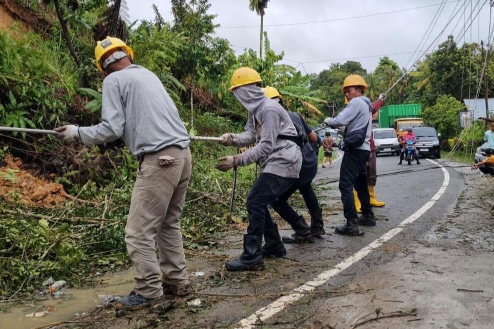 PLN segera pulihakn jaringan listrik usai bencana Aceh, Sumut dan Sumbar (foto: setneg.go.id)