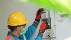 ilustrasi petugas PLN (foto: PLN)