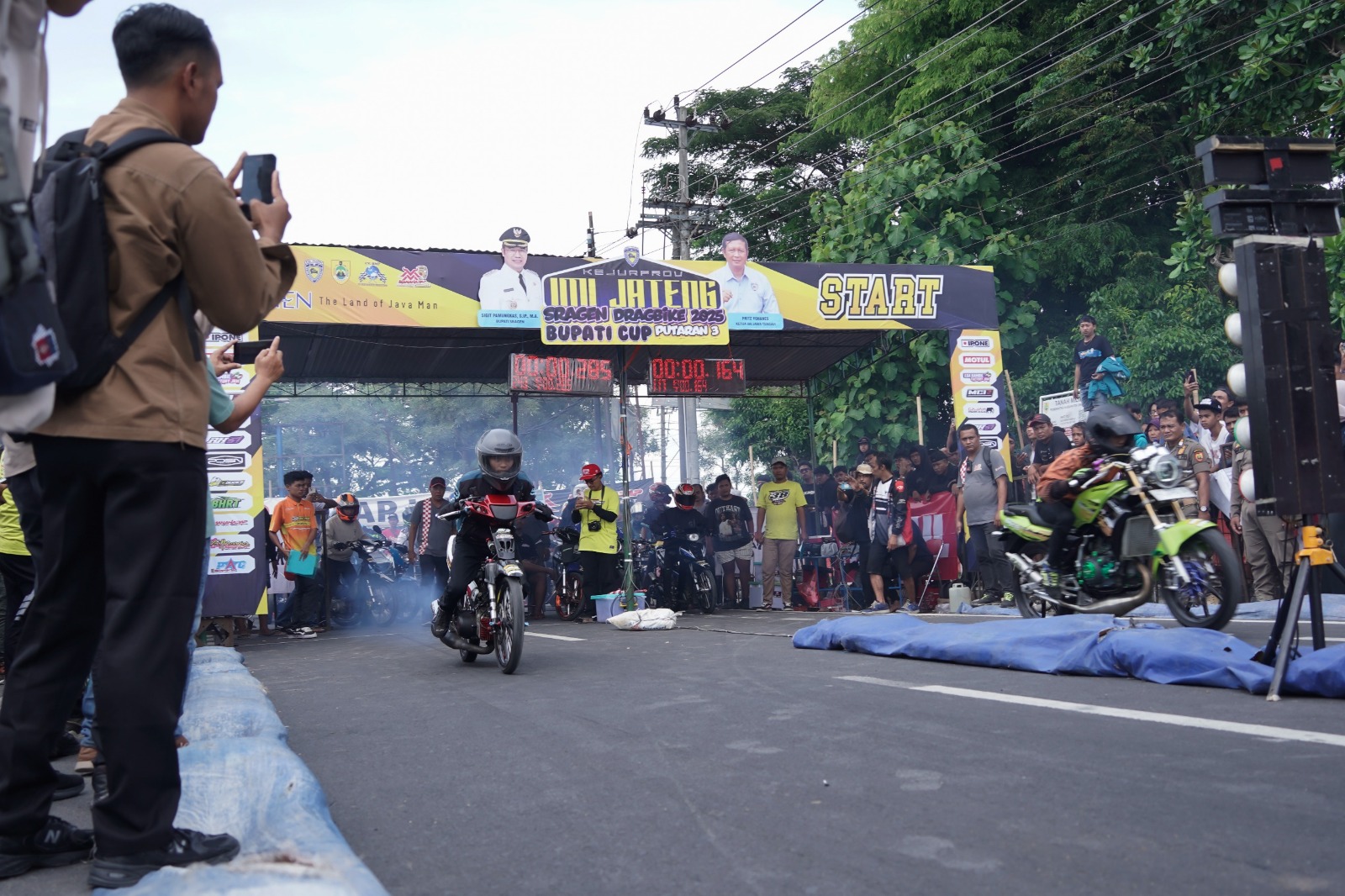 Drag race di Jalan Achmad Yani, Nglangon, Sragen pada 30 November 2025 (foto: Pemkab Sragen)