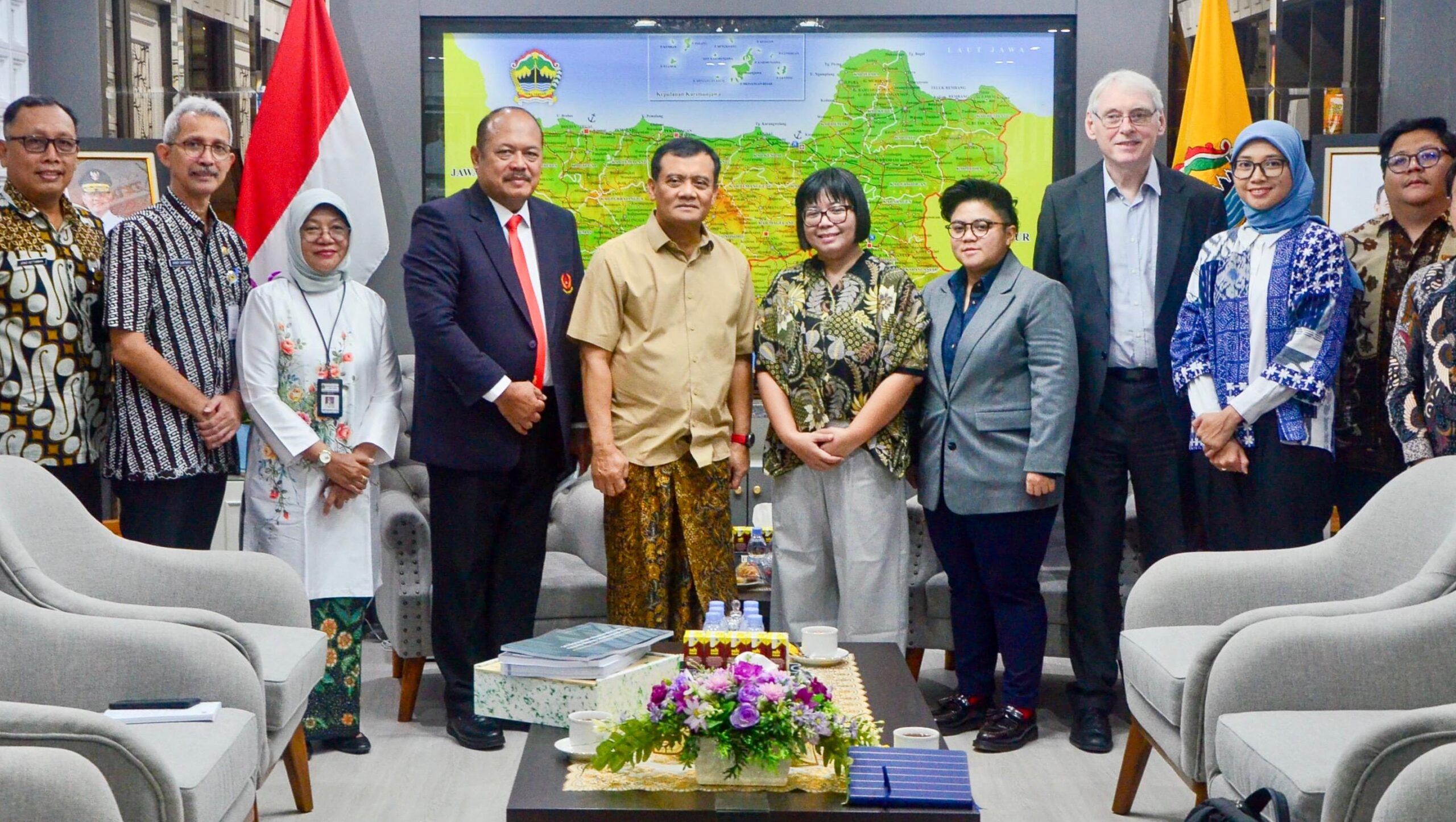 Gubernur Jateng Ahmad Luthfi menerima delegasi Kedutaan Besar Inggris dan tim Techne Praxis International, Jumat 5 Desember 2025 (foto: Pemprov Jateng)