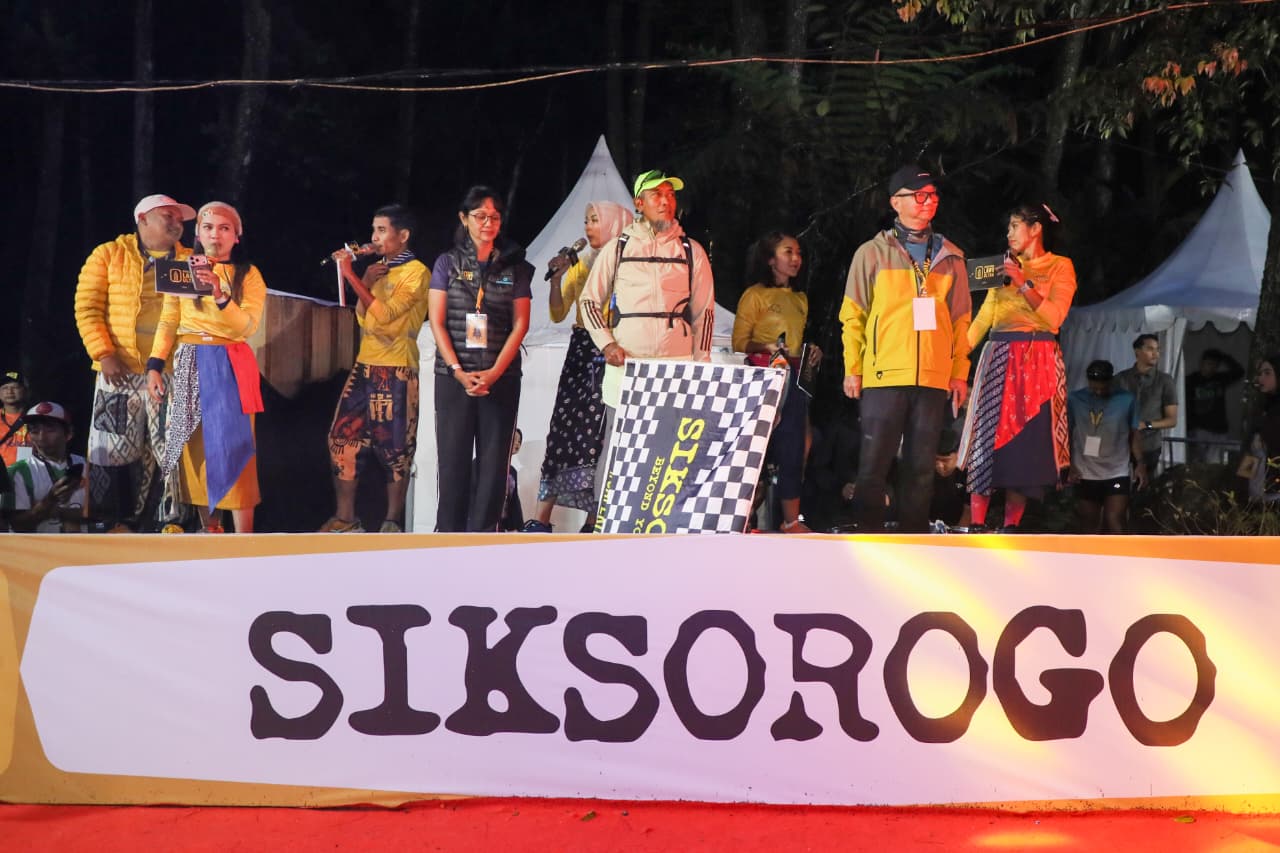 Sekda Jateng Sumarno dalam ajang Siksorogo Lawu Ultra 2025 di Karanganyar, Minggu 7 Desember 2025 (foto: Pemprov Jateng)