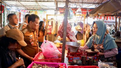 Harga Cabai dan Bawang Merah Naik, Gubernur Jateng Turun ke Pasar Karangayu