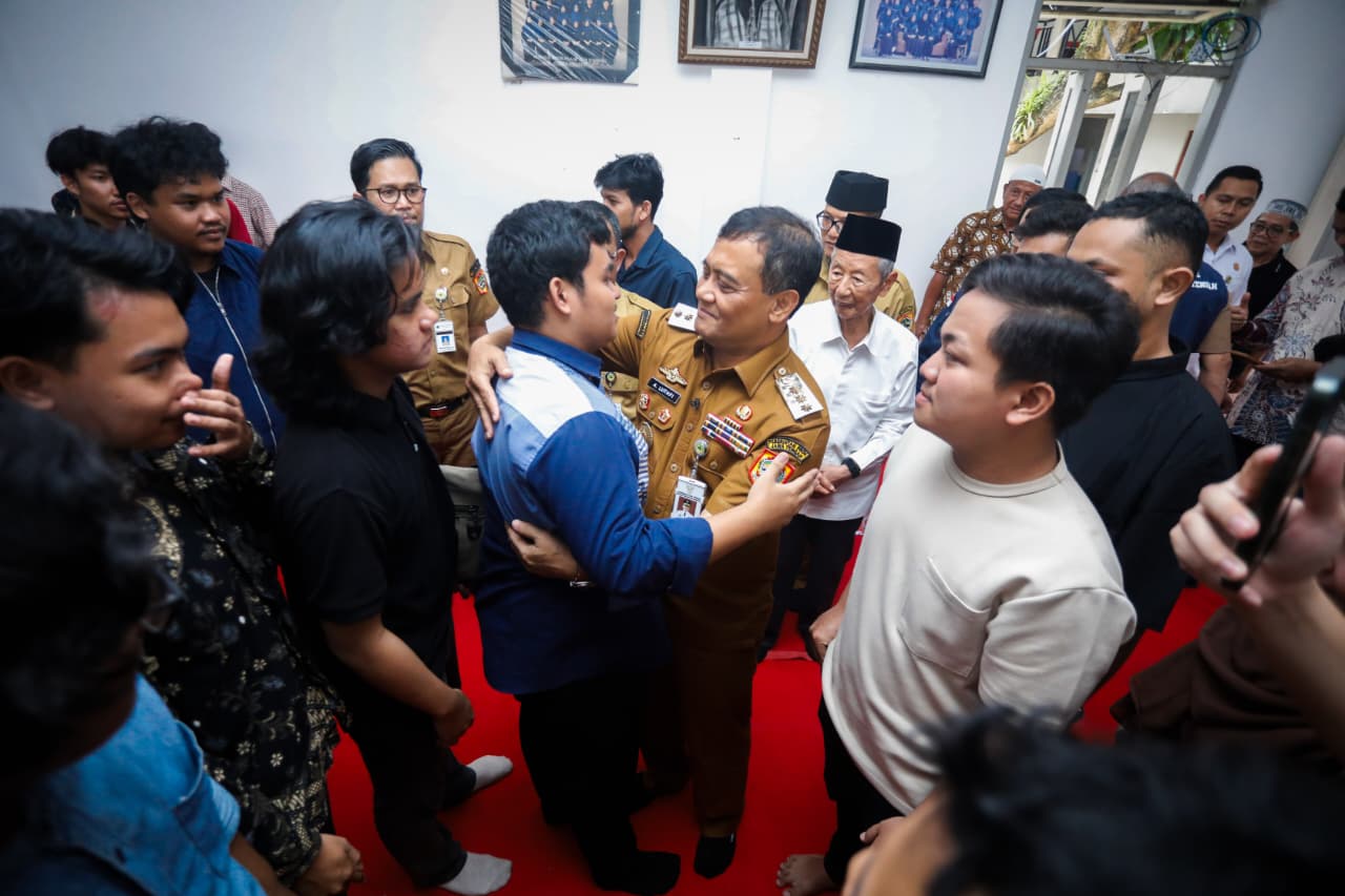 Gubernur Jateng Ahmad Luthfi menanggung biaya kos dan kuliah mahasiswa terdampak bencana Sumatra (foto: Pemprov Jateng)