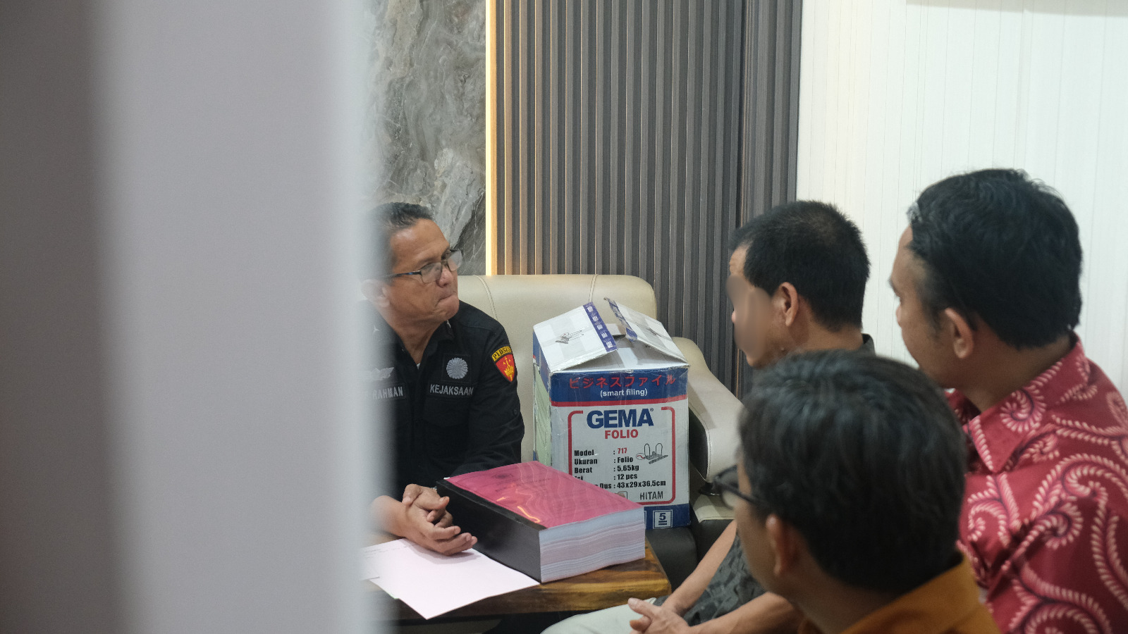 DJP Jateng I serahkan tersangka kasus pajak ke Kejari Semarang (foto: DJP Jateng I)