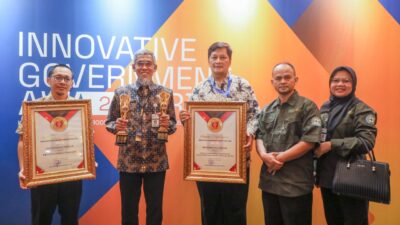 Sekda Jawa Tengah Sumarno menerima penghargaan IGA 2025 dari Kemendagri di Jakarta, Rabu 10 Desember 2025 (foto: Pemprov Jateng)