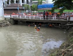 Sungai Kendal Dibersihkan: Ada Kasur, Bantal, dan Kursi