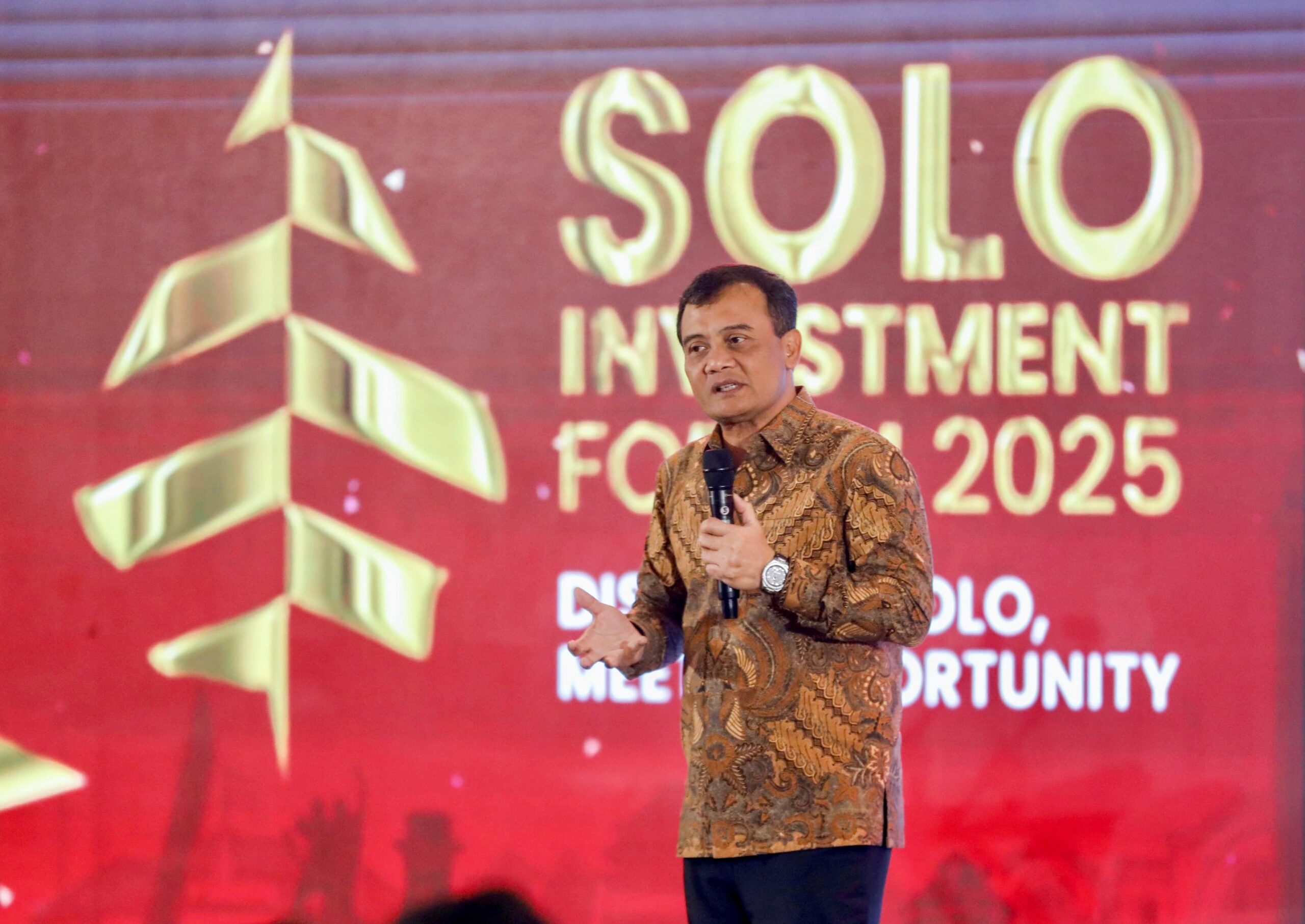 Gubernur Jateng Ahmad Luthfi dalam acara Solo Investment Forum 2025 yang berlangsung di Grand Ballroom Swiss-Belinn, Surakarta, Jumat 12 Desember 2025 (foto: Pemprov Jateng)