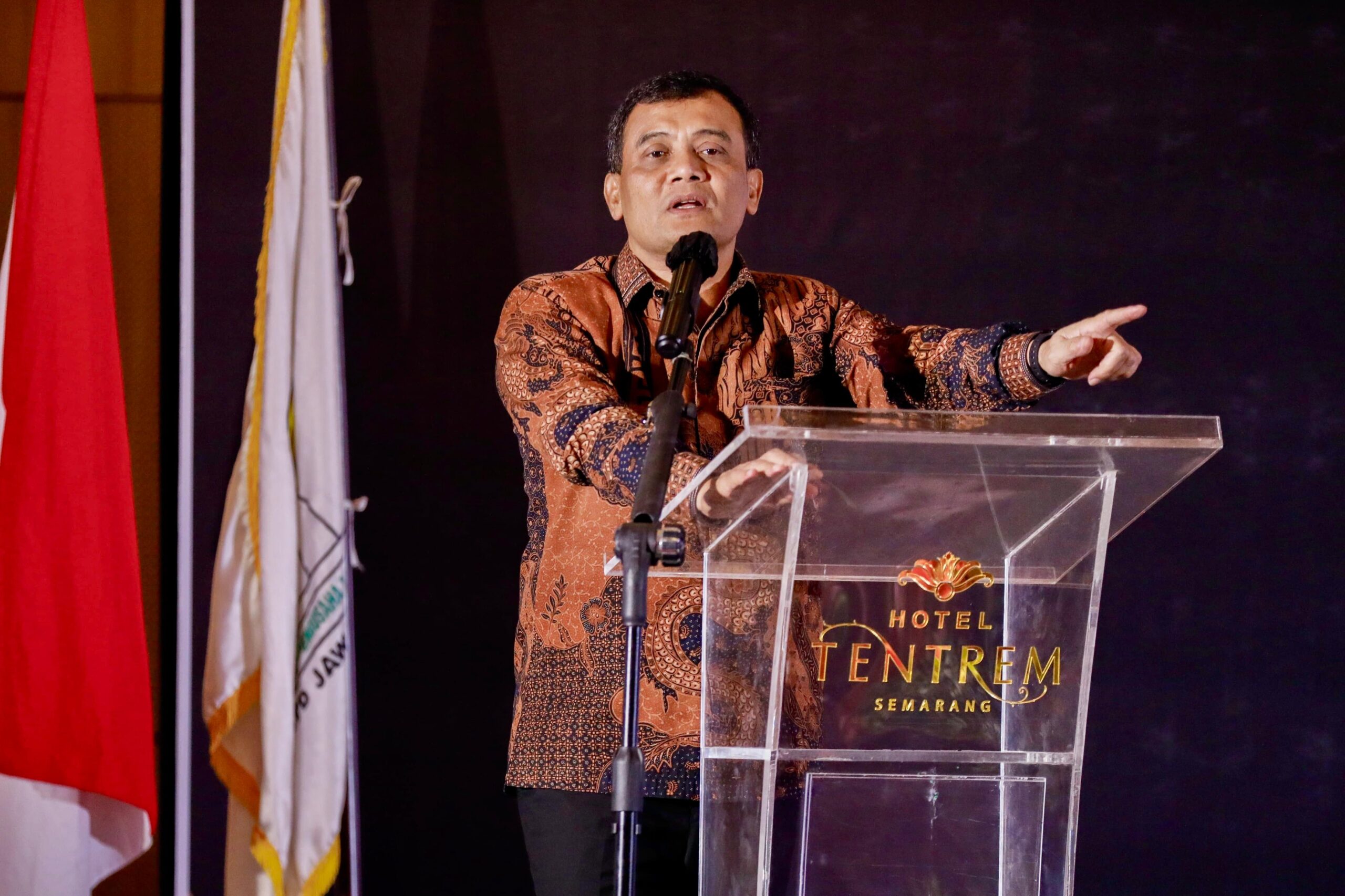 Gubernur Jawa Tengah, Ahmad Luthfi dalam acara Pelepasan simbolis puluhan UMKM yang digelar Hipmi, Sabtu 13 Desember 2025 (foto: Pemprov Jateng)