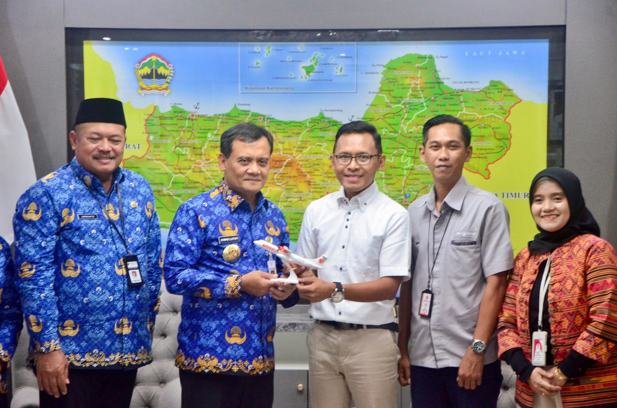 Gubernur Jateng Ahmad Luthfi mendukung rencana Lion Air Group memperkuat konektivitas udara dari Solo dan Semarang (foto: Pemprov Jateng)