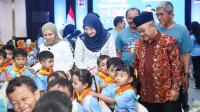 Mendikdasmen Abdul Mu’ti bersama Bunda PAUD Jateng meresmikan revitalisasi TK Muslimat NU Roudlotut Tholibin, Rabu 17 Desember 2025 (foto: Pemprov Jateng)