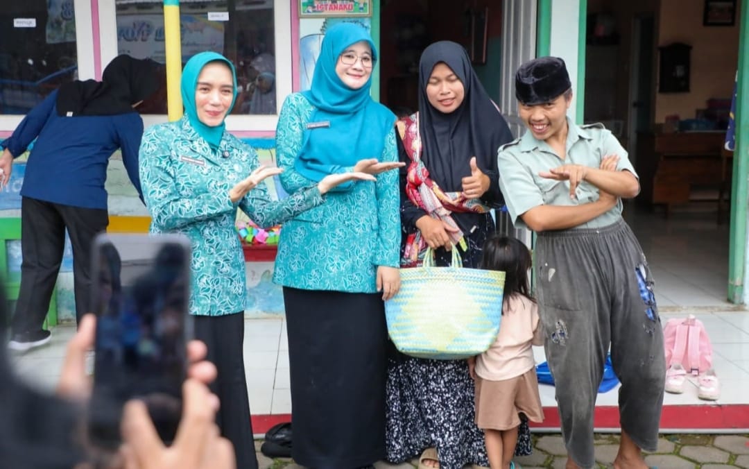 Nawal Arafah Yasin berkolaborasi dengan tiktoker Hasan Sule dalam sosialisasi wajib PAUD (foto: Pemprov Jateng)