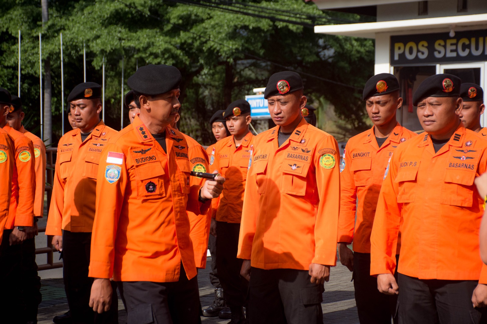 Personel Basarnas Semarang mengikuti apel pembukaan Siaga SAR Khusus Nataru 2025–2026 (foto: Basarnas Semarang)