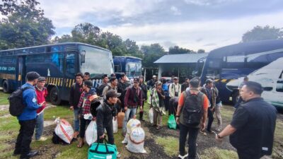 100 warga Jateng dipulangkan dari Bandara Takengon, Aceh (foto: Pemprov Jateng)
