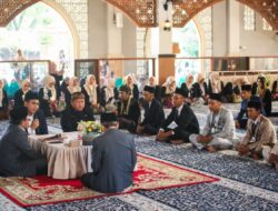 Sepuluh Pasangan Ikuti Nikah Massal di Semarang, Gus Yasin Jadi Saksi