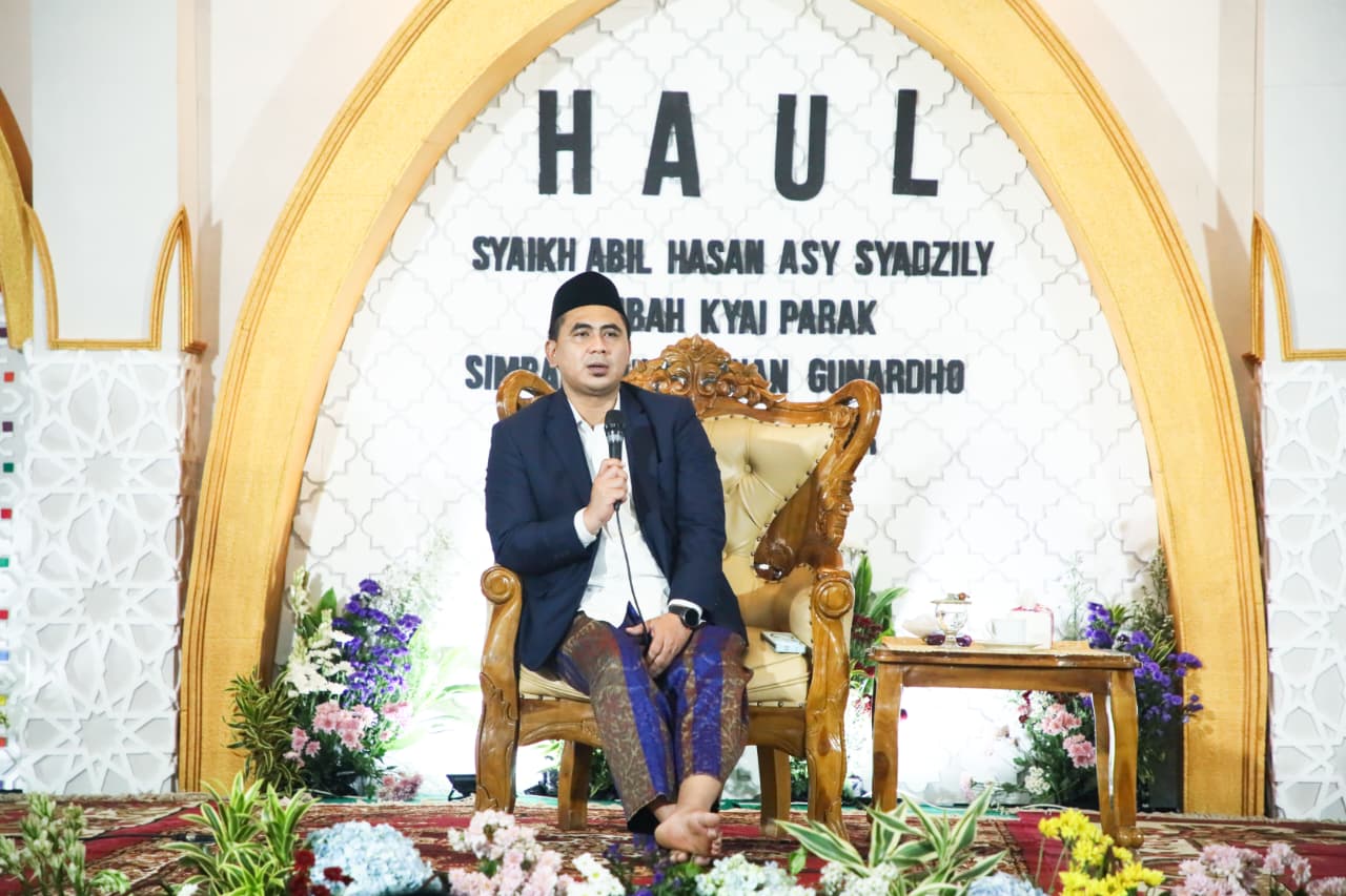 Wagub Gus Yasin dalam acara haul Syaih Abu Hasan Asy-Syadzili, Minggu 21 Desember 2025 (foto: Pemprov Jateng)