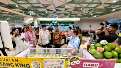 Suasana meriah pembukaan AEON Supermarket ke-13 di Pakuwon Mall Surabaya, 18 Desember 2025