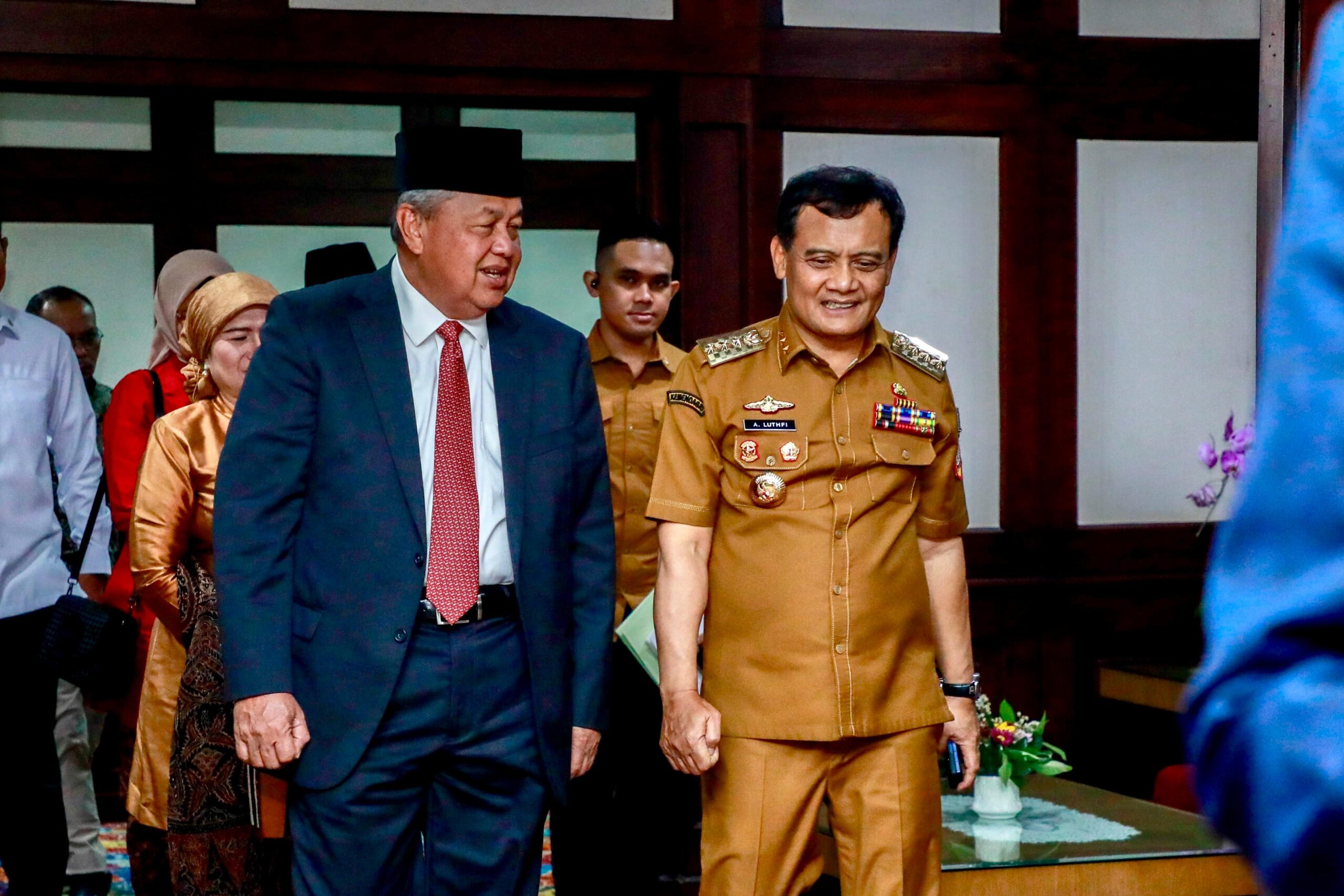 Gubernur BI Perry Warjiyo bersama Gubernur Jateng Ahmad Luthfi menegaskan komitmen menjaga stabilitas inflasi (foto: Pemprov Jateng)