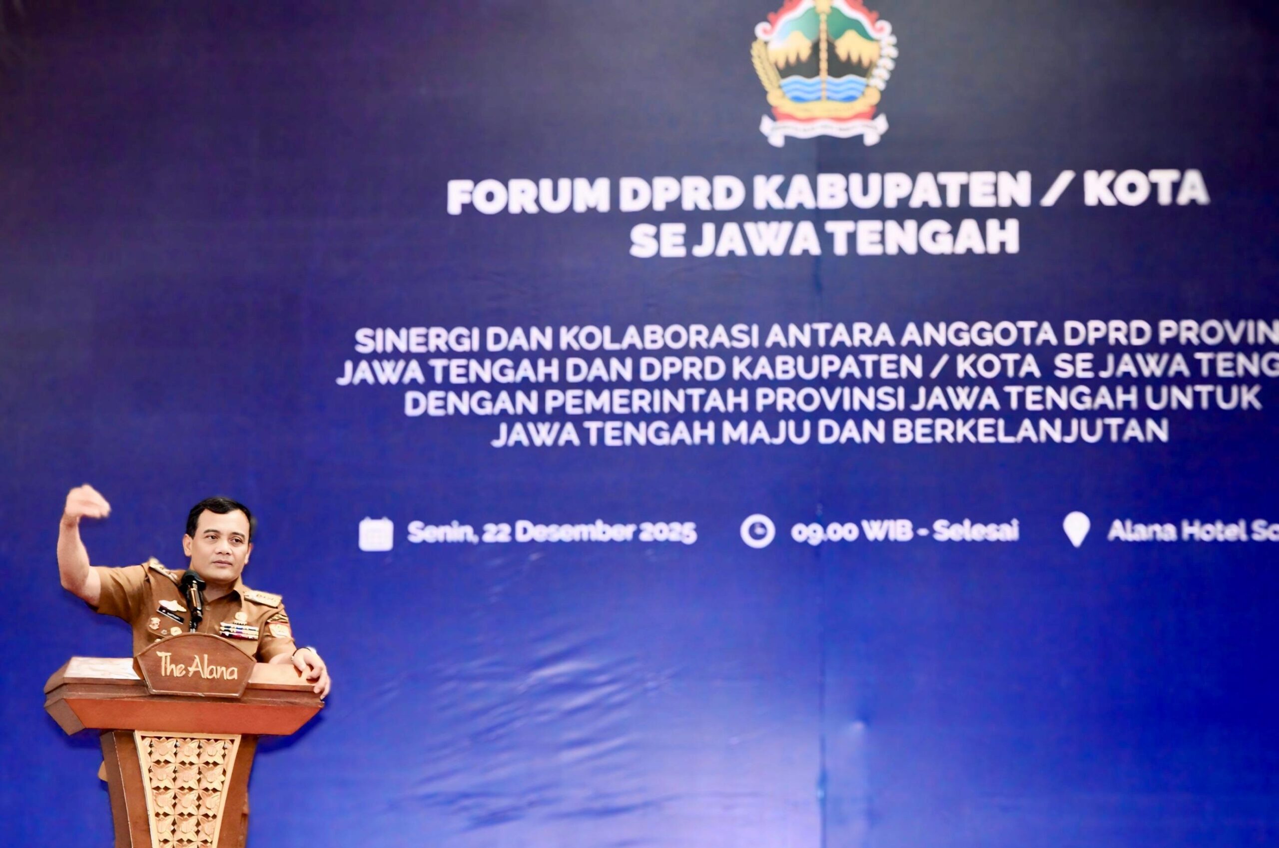 Gubernur Jawa Tengah Ahmad Luthfi menyampaikan sambutan dalam Forum Berlian Sinergi dan Kolaborasi DPRD di Karanganyar, Senin 22 Desember 2025 (foto: Pemprov Jateng)