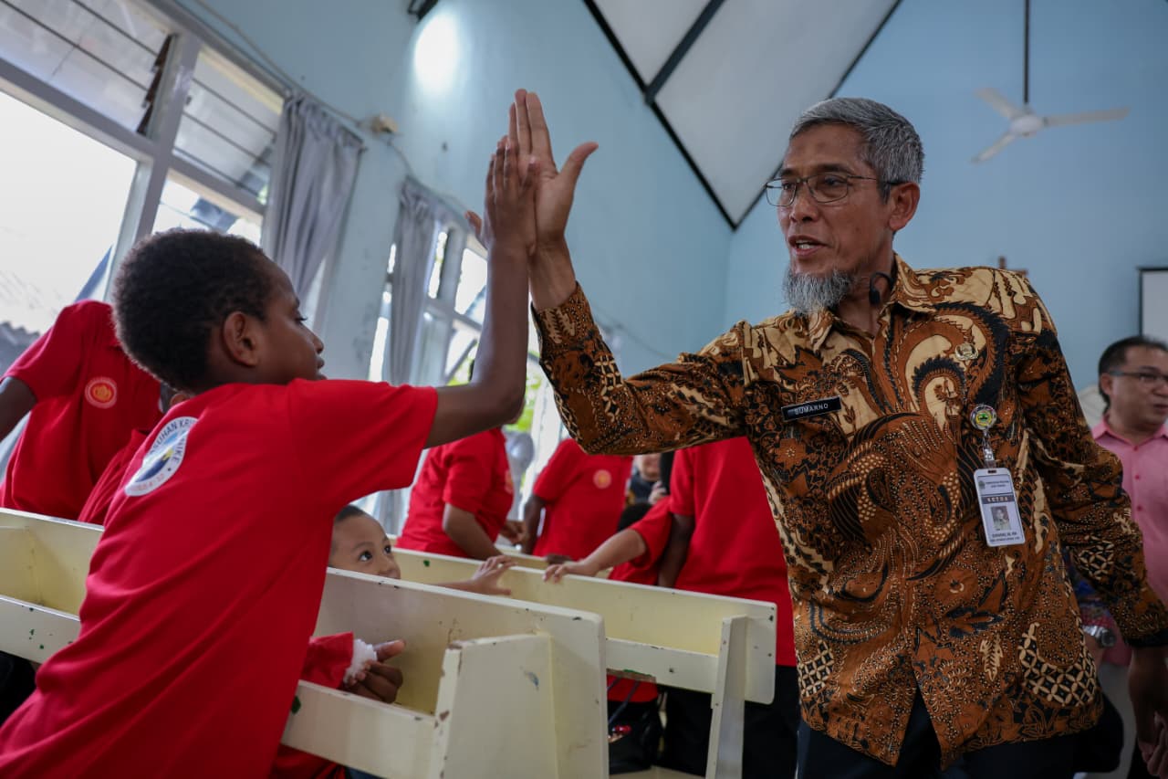 Sekda Jateng Sumarno menemui anak panti saat Natal, Kamis 25 Desember 2025 9 foto: Pemprov Jateng)