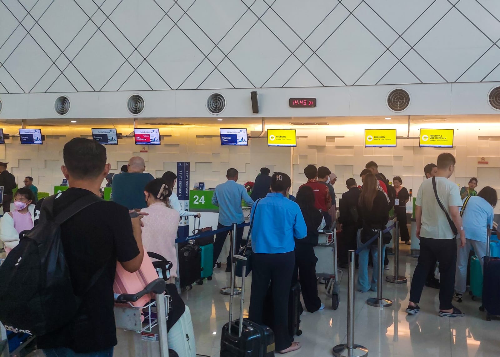 Lonjakan penumpang di Bandara Ahmad Yani Semarang (foto: Angkasa Pura)