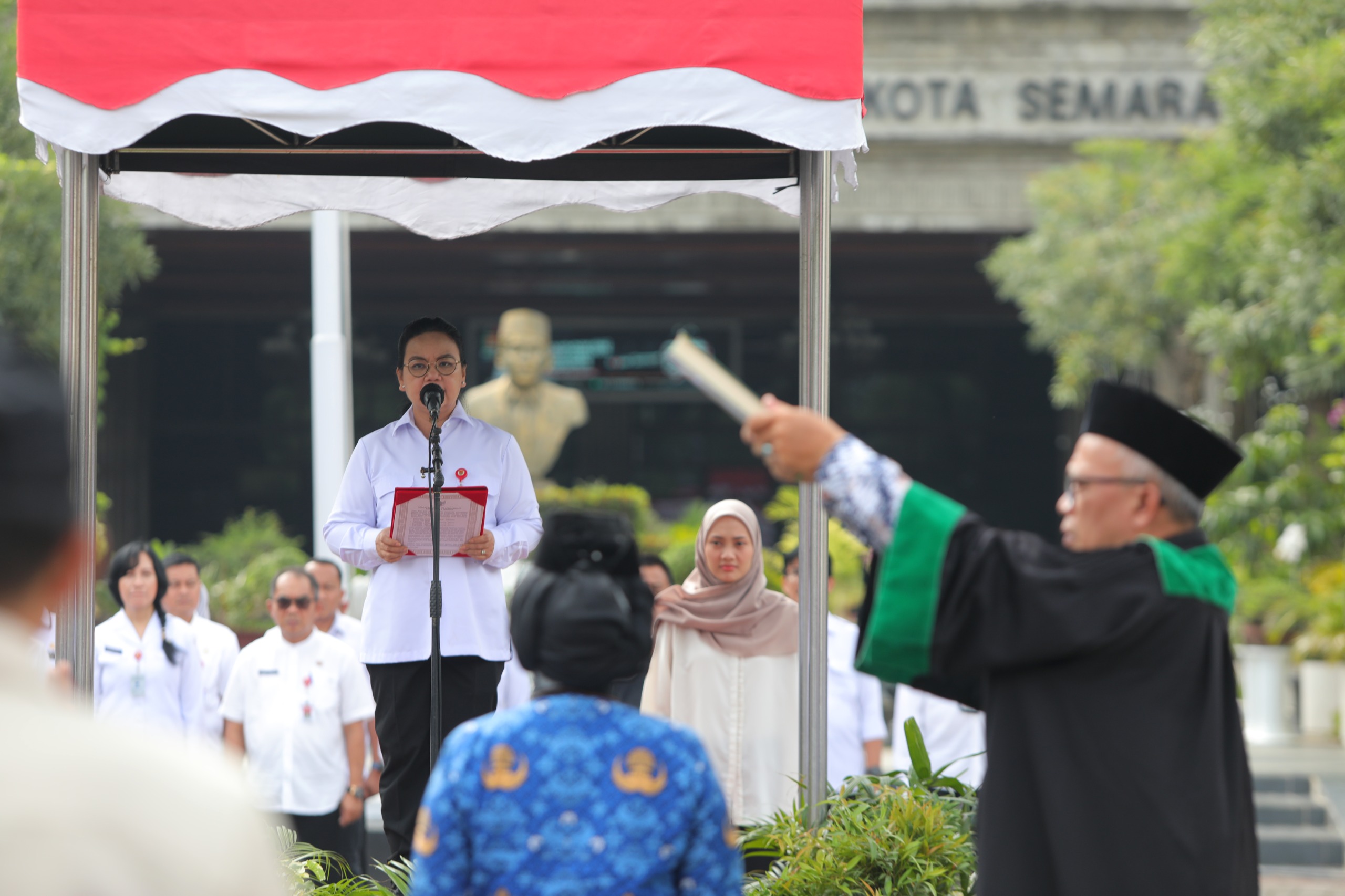 Wali Kota Semarang Agustina Wilujeng saat pengangkatan 2.354 PPPK Paruh Waktu di Balai Kota, Rabu 10 Desember 2025 (foto: Pemkot Semarang)