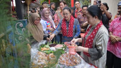 Ketua DPR RI Puan Maharani saat mengunjungi Kampung Djadhoel Semarang, Sabtu 29 November 2025 (foto: Pemkot Semarang)