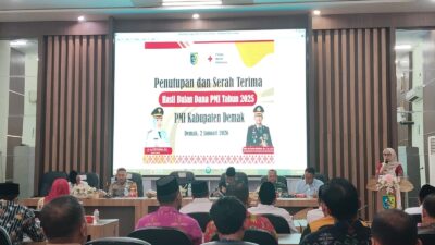Bupati Demak Eisti’anah memberikan apresiasi kepada PMI dan masyarakat (foto: Pemkab Demak)