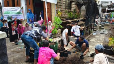 Penghijauan Pesisir: Upaya Perempuan Nelayan Demak Hadapi Krisis Iklim