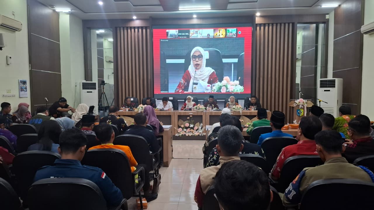 Bupati Demak Eisti’anah saat memaparkan tantangan dan arah kebijakan pembangunan dalam Forum Konsultasi Publik RKPD 2027 di Gedung Gradhika Bina Praja, Kamis 22 Januari 2026 (foto: Pemkab Demak)