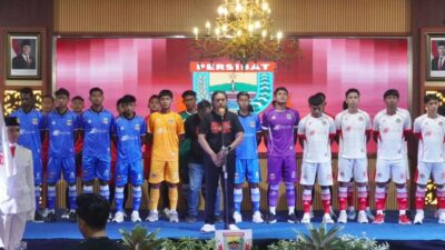 Peluncuran tim dan jersey Persibat Batang di Aula Bupati Batang, Senin 5 Januari 2026 (foto: Pemkab Batang)