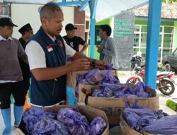 1.750 Nasi Bungkus Dibagikan ke Pengungsi Banjir Batang