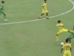 Liga 4 Jatim Diwarnai Tendangan Kungfu, PS Putra Jaya Langsung Pecat Hilmi Gimnastiar