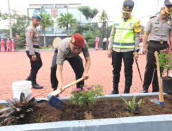 Tradisi Polres Semarang: Naik Pangkat Diwajibkan Tanam Pohon
