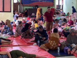 Ratusan Paket MBG Dibagikan ke Pengungsi Banjir Pekalongan