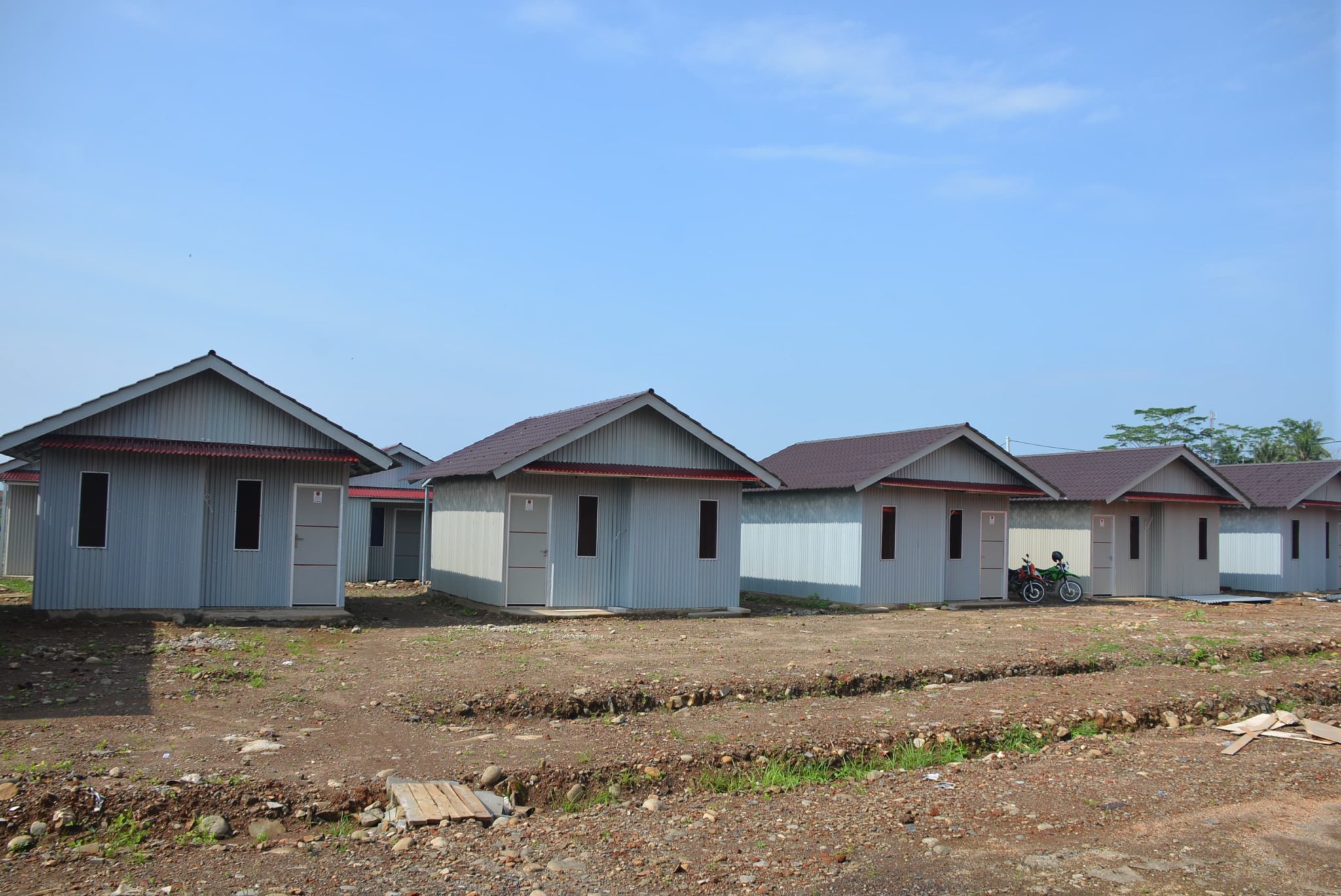 Bangunan huntara berukuran 6 x 7 meter dengan fasilitas ruang keluarga, kamar tidur, dapur, dan toilet untuk korban longsor Cilacap (foto: Pemprov Jateng)