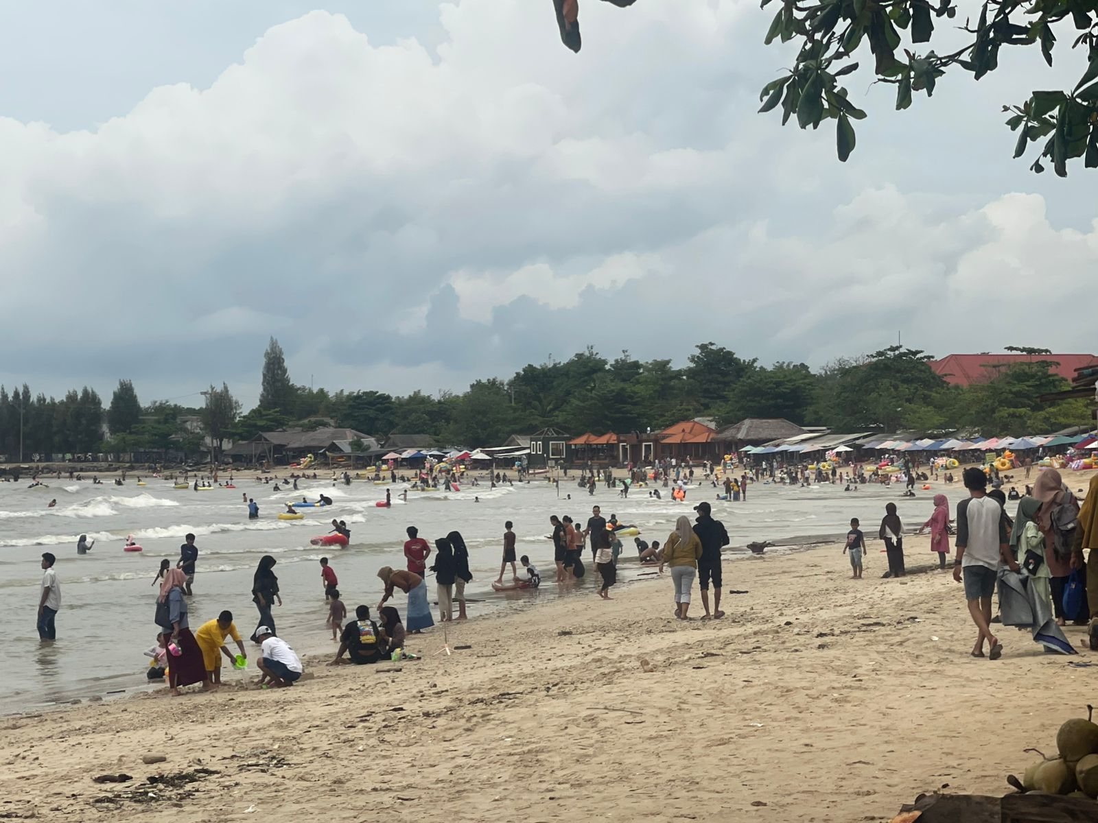 Pantai Bandengan (foto: Pemkab Jepara)