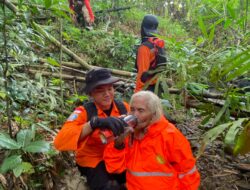 Basarnas Semarang Evakuasi Nenek Pikun yang Tersesat 3 Hari di Hutan