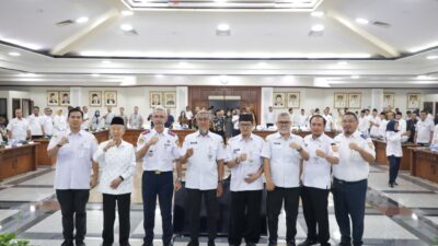 Sekda Jateng Sumarno memimpin rapat koordinasi persiapan mudik-balik gratis Lebaran 2026 di Gradhika Bhakti Praja, Rabu 7 Januari 2026 (foto: Pemprov Jateng)