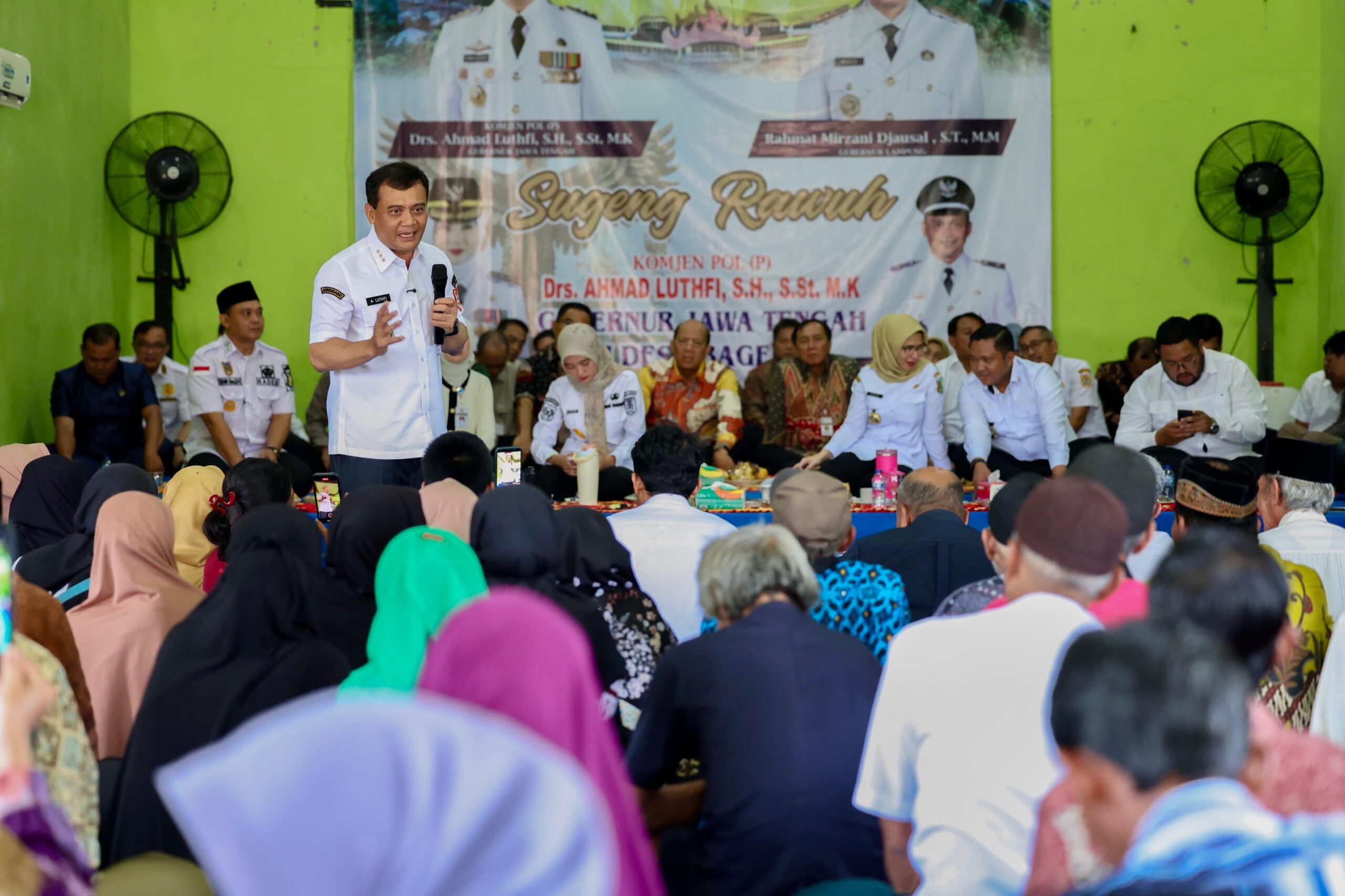 Gubernur Jateng Ahmad Luthfi disambut hangat warga Desa Bagelen, Lampung, Rabu 7 Januari 2026 (foto: Pemprov Jateng)