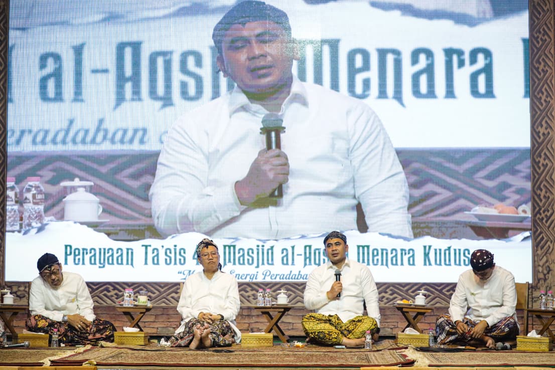 Wagub Jateng Gus Yasin saat menyampaikan gagasan pemanfaatan AI untuk kisah para wali dalam Dialog Interaktif di Masjid Al-Aqsha Menara Kudus, Rabu 7 Januari 2026 (foto: Pemprov Jateng)