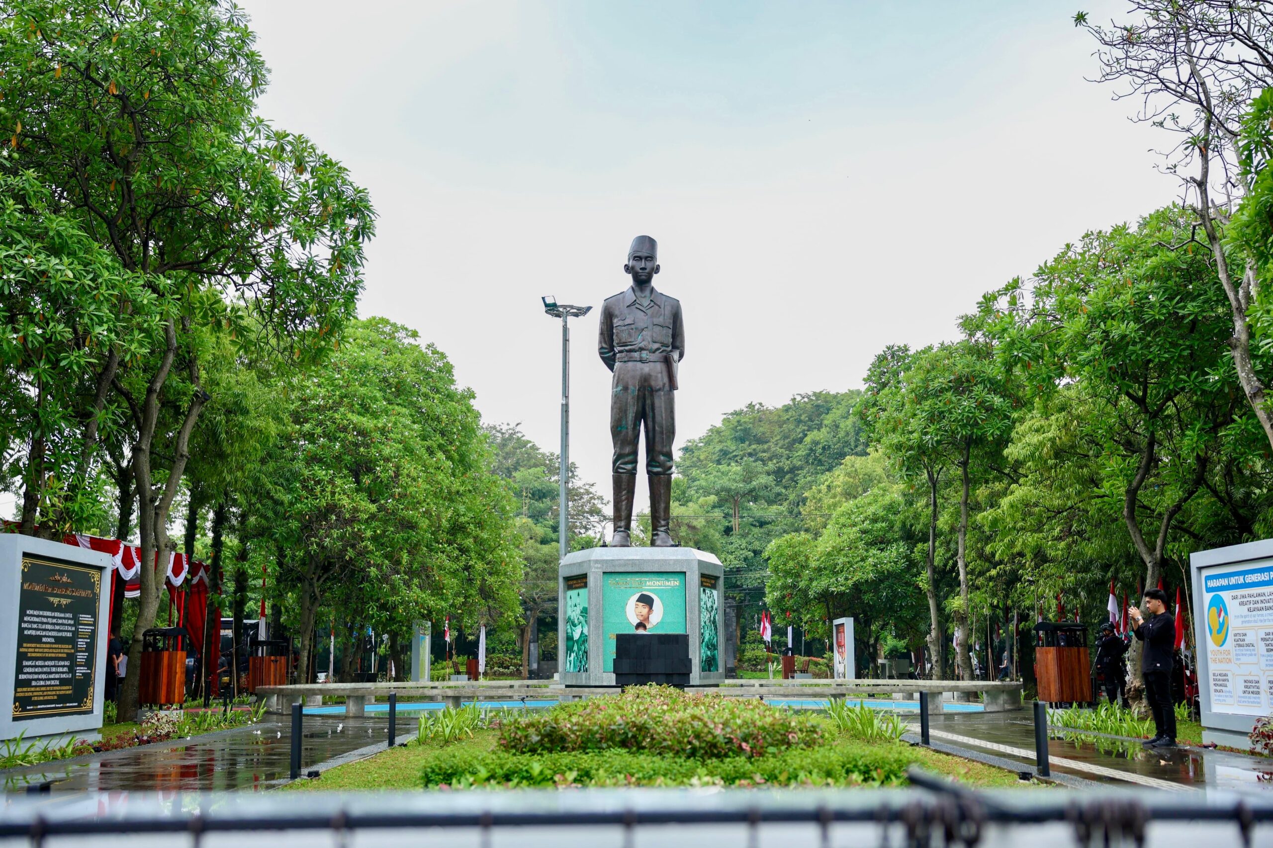 Patung RM Bambang Soeprapto di Gajahmungkur Semarang (foto: Pemprov Jateng)
