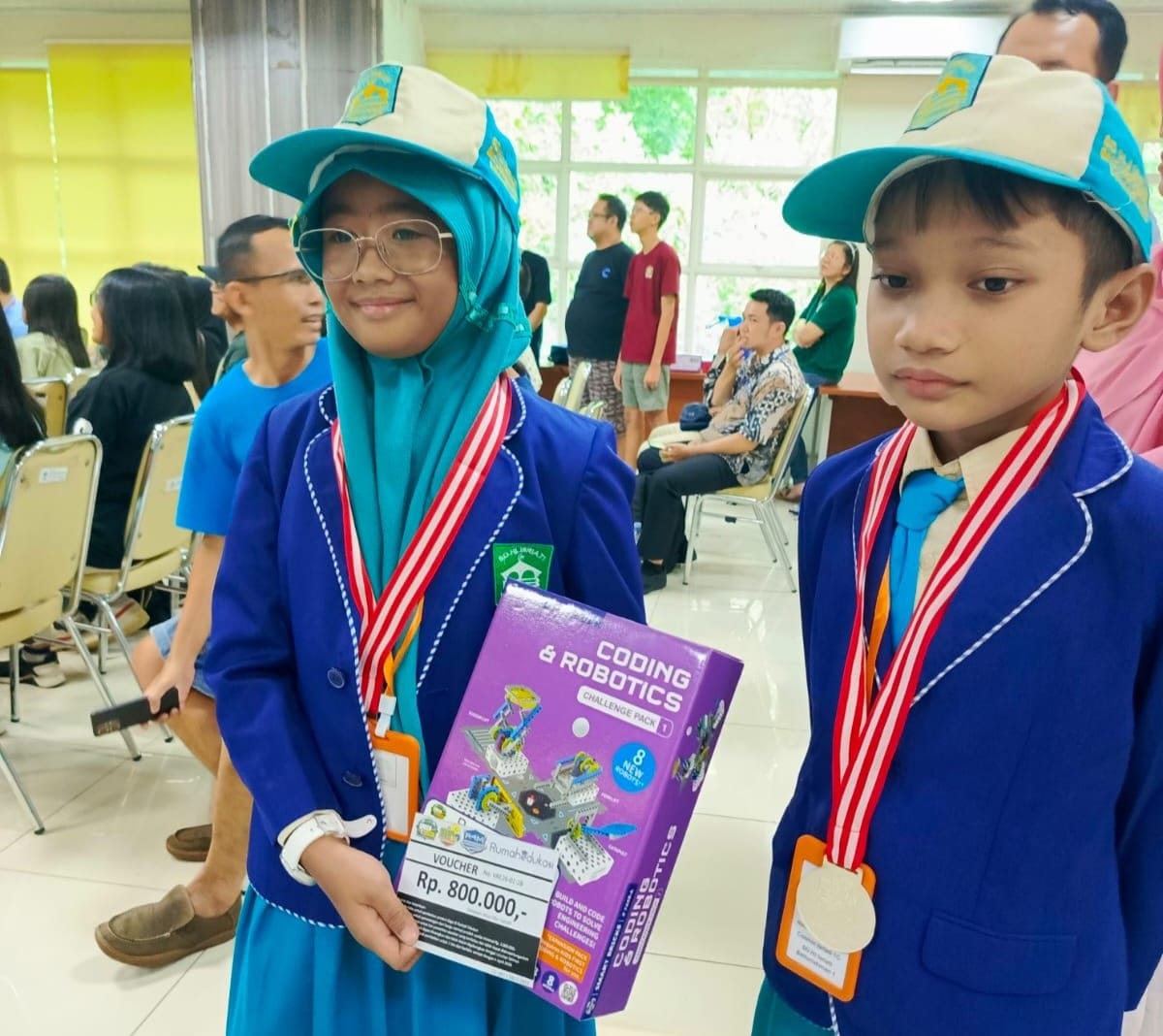 Tahani Ahla Al Amani, putri Wagub Jateng, meraih medali perak di ajang coding GREENMECH 2026