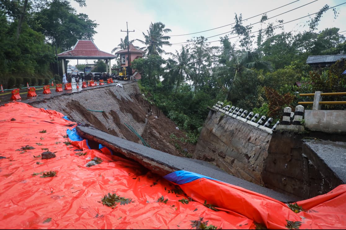 Akses menuju Makam Sunan Muria terdampak longsor, Pemprov Jateng siapkan Rp10 miliar untuk rehabilitasi (foto: Pemprov Jateng)