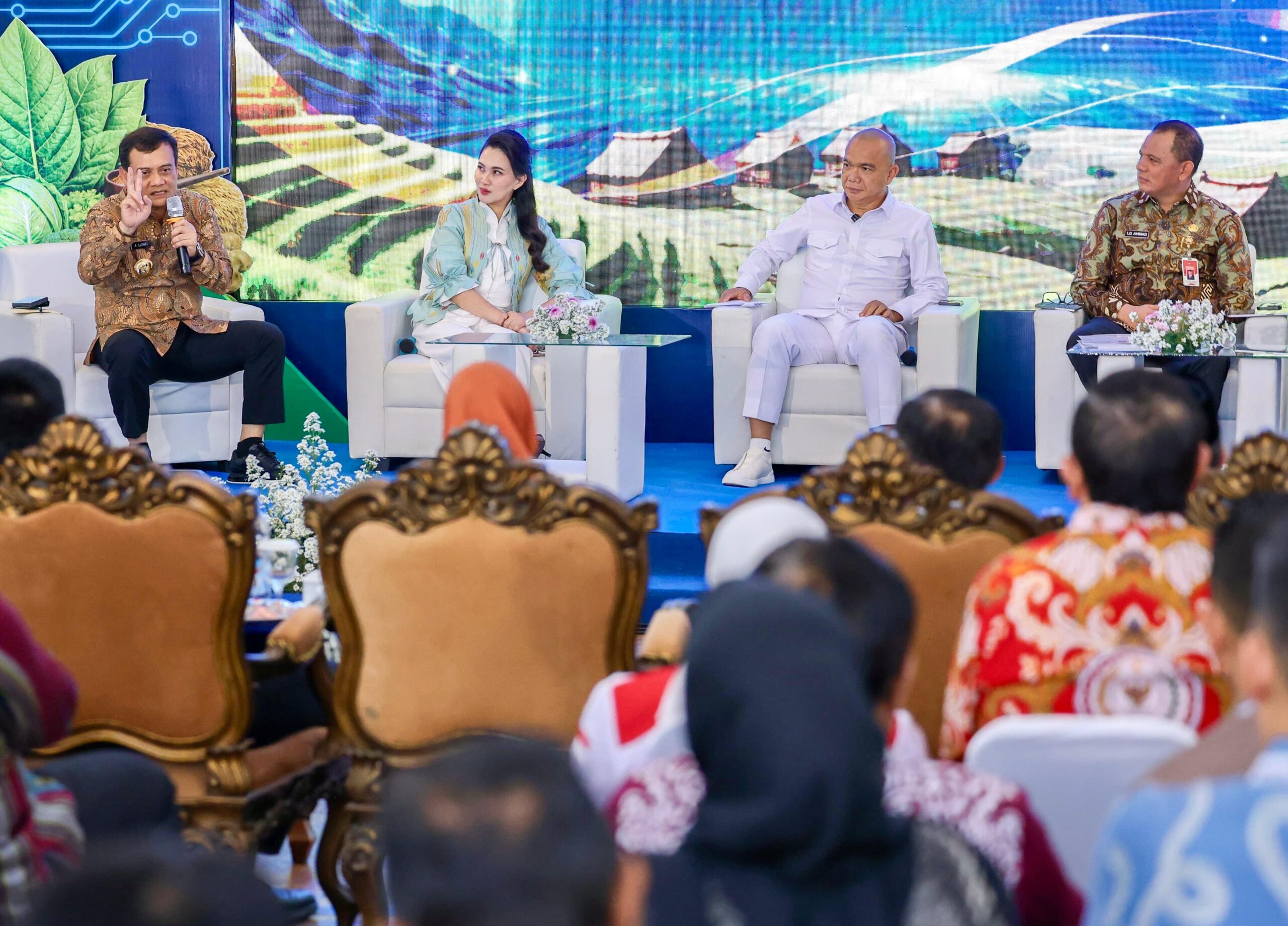 Gubernur Jawa Tengah Ahmad Luthfi menyampaikan paparan dalam Lokakarya Desa/Kelurahan Berprestasi di Boyolali, Rabu 14 Januari 2026 (foto: Pemprov Jateng)