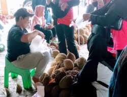 Membaca Indonesia lewat Aroma Wangi Durian