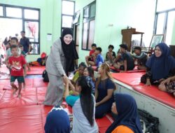 Trauma Healing, Anak-anak Korban Banjir Pekalongan Dapat Buku Baru dari Bunda PAUD