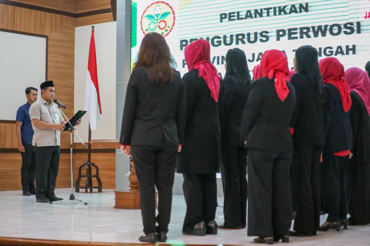 Pelantikan pengurus Perwosi Jateng periode 2025–2029 di Wisma Perdamaian, Selasa 20 Januari 2026 (foto: Pemprov Jateng)